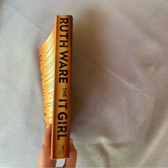'The It Girl' by Ruth Ware - Picture 6 of 6